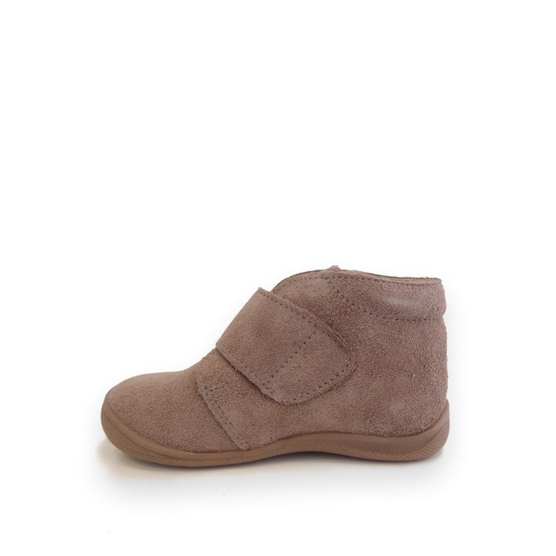 BOTAS SERRAJE CON UNA TIRA DE VELCRO