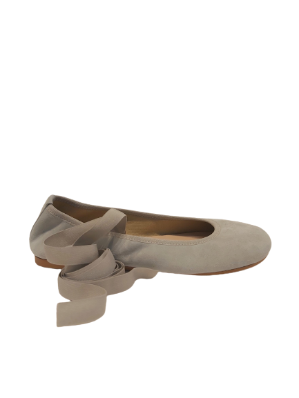 BAILARINA ANTE CINTAS