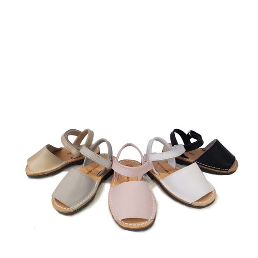 MENORQUINAS AVARCAS PIEL CON TIRA DE VELCRO