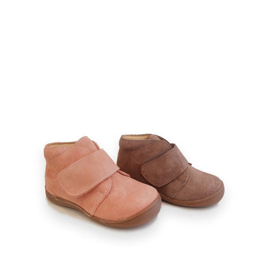 BOTAS SERRAJE CON UNA TIRA DE VELCRO