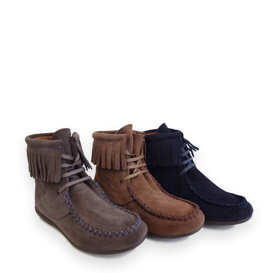 BOTAS SERRAJE TIRA DE FLECOS Y CORDONES