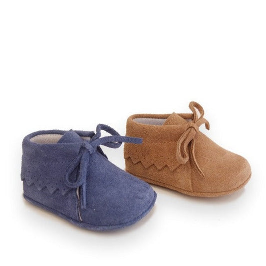 BOTITA BEBE SERRAJE DETALLE FLECO Y CORDÓN