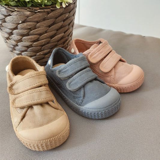 ZAPATILLA LONA VELCROS CON PUNTERA Y SUELA AL TONO